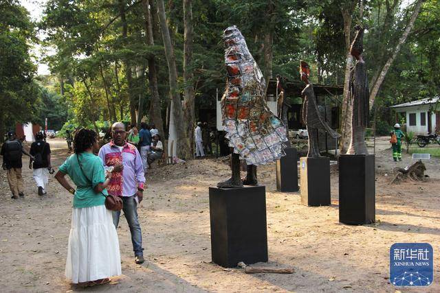 第二届贝宁艺术和自然作品展开幕
