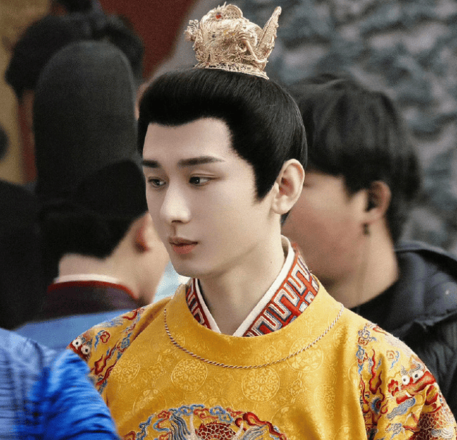 原创            成毅合约到期手握多部待播剧，欢瑞股价震荡，互相成全但转型难