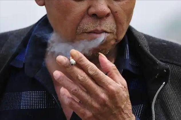 医生调查625名吸烟者，惊讶发现：容易患肺癌的人，多半有3个共性