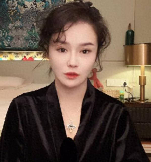 原创            冉莹颖自曝和邹市明分房睡已超三年：伴侣不配合不要低三下四求他