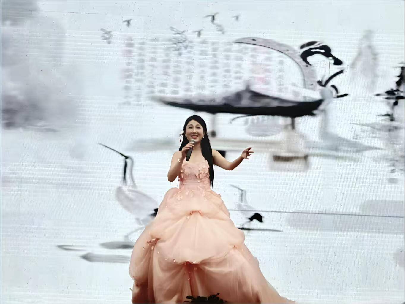 歌手余静子参演石首市南口镇“四季村晚”