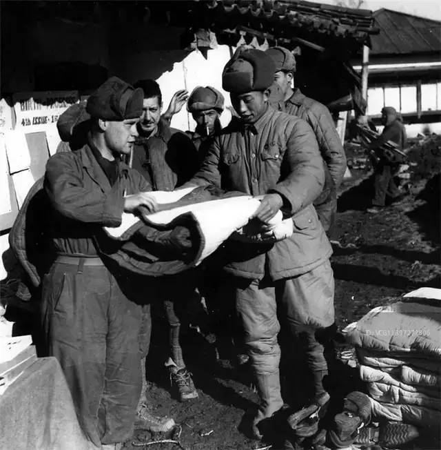 原创            朝鲜战场，我军对联合国军战俘有多好？战俘：再不与你们为敌