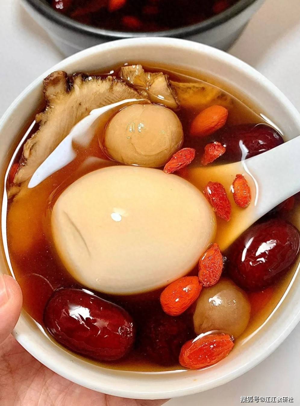 原创            气血差、眼睛干？别只吃红枣了！这食材一周3次，养肝补血很管用