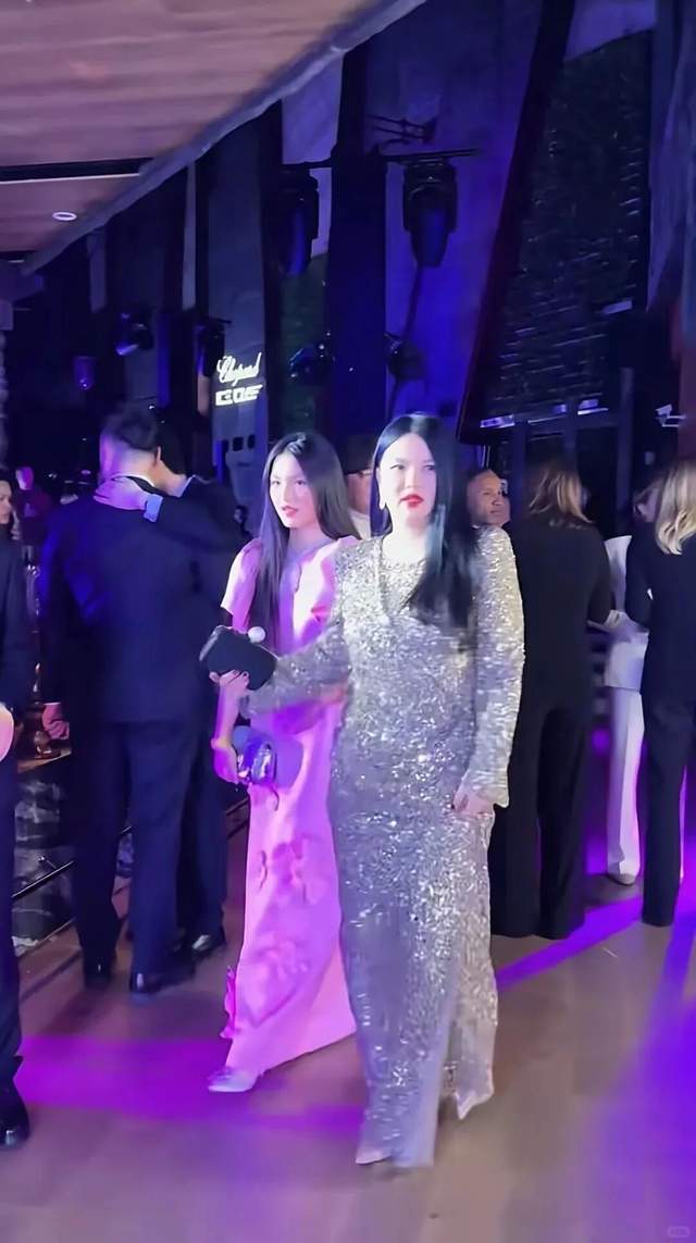 原创            李湘被禁止关注有啥玄机？60万伙食费脱离群众，对王诗龄有影响吗