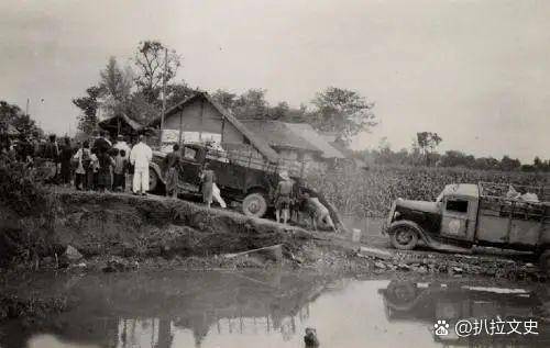 1948年底，蒋介石败走台湾，因为飞机超载，只得丢下10块大石头，没想到，这10 块石头竟成了我们的“镇国之宝”。1948年，那时候的机场，乱得像锅粥。蒋介石那边急得火烧眉毛，飞机载重有限，必须做减法。黄金要带吧？那是硬通货；细软字画要带吧？那好携带。轮到这十个大石头墩子，负责运输的军官...