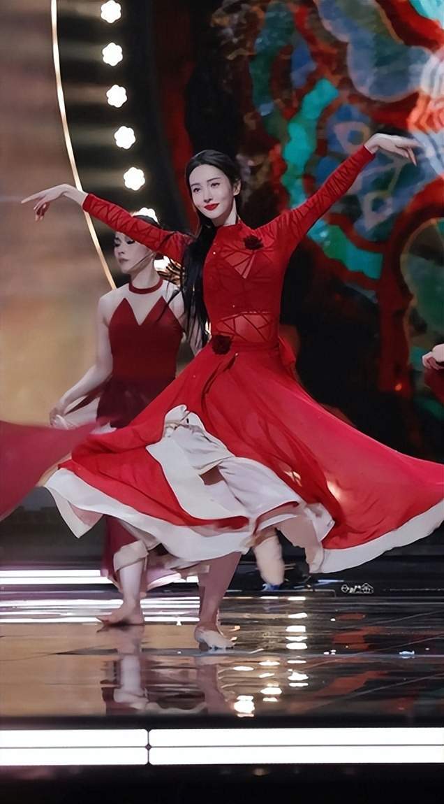 原创            金晨自曝还没接到春晚邀请？网友担心她缺席春晚，催央视赶紧安排