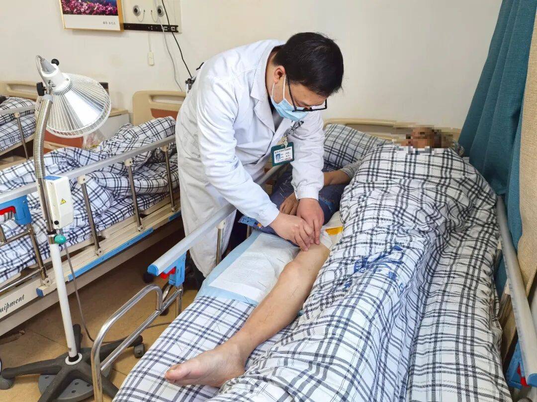 【暖心“医”瞬】跨越200公里，针灸“唤醒”了她瘫痪的肢体