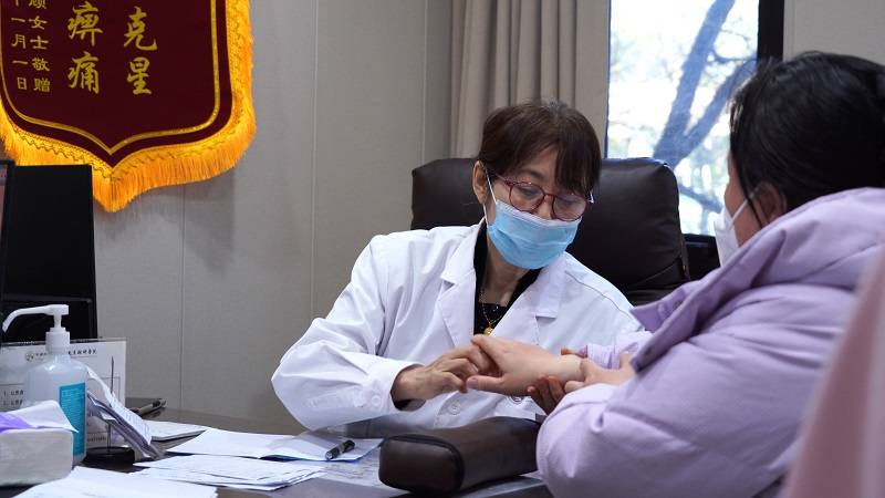 风湿疼总反复，齐岩医生40年经验：通补兼施，治痛更要防复发