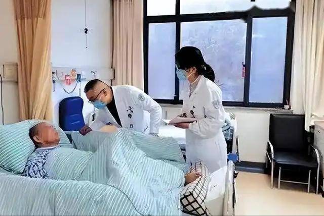 肿瘤患者到最后都是咋去世的？医生叹气：去世前，身体或有4征兆