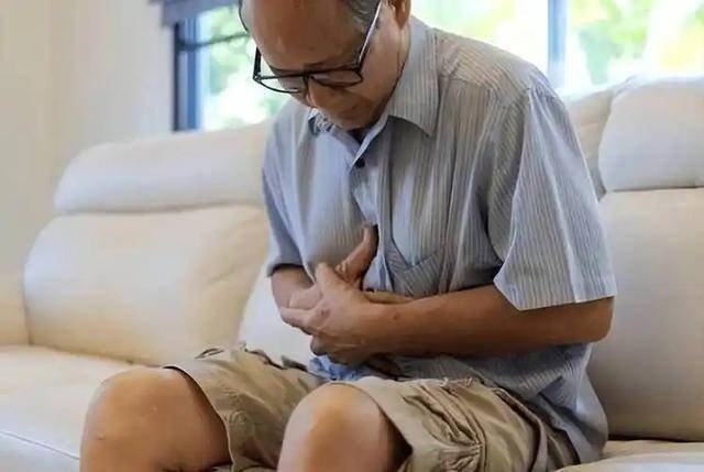 喝酒又火了？医生反复强调：肝炎患者喝酒时，一定要多注意这4点