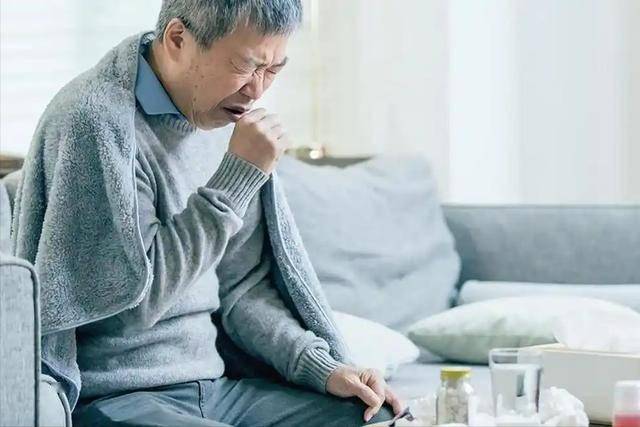 医生：双腿出现这几个迹象，可能是肺部开始病变！很多人不当回事