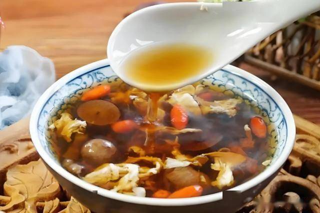 女人脸色差，根源在气血！常吃4道“养颜菜”，面若桃花不用妆