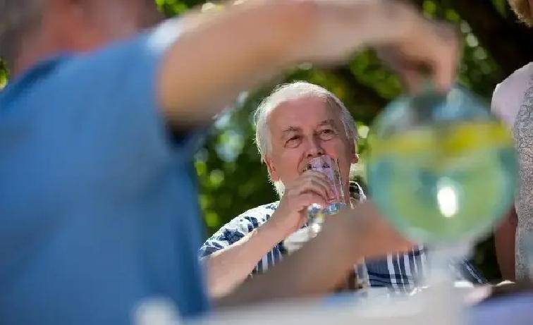 原创            血压突然飙了咋整？四个小窍门稳住，你真的试过吗