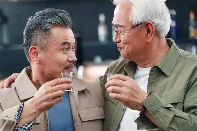 不管你是否相信，男性过了58岁后，还在喝白酒，或会有这6个后果