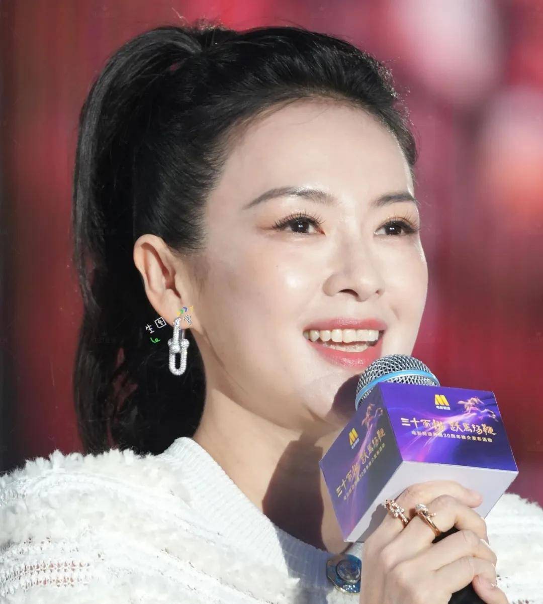 章子怡糊涂啊！近照肿成面包超人，最具特色的骨相优势都没了