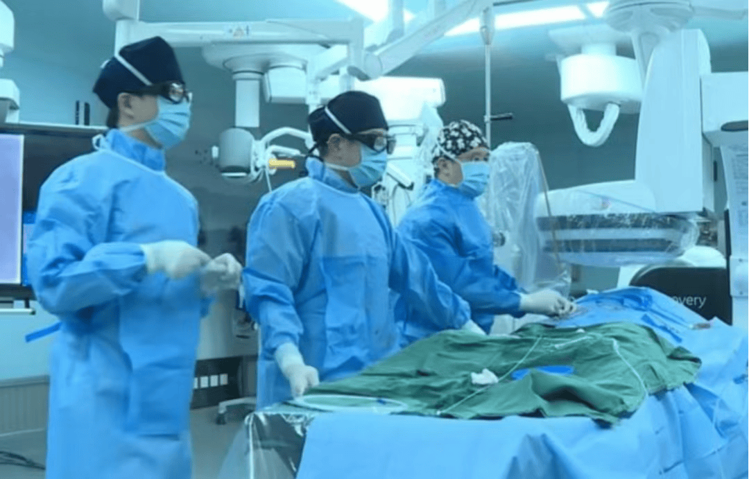 夫妻因孩子教育问题起争执，丈夫情绪激动致血管撕裂近40厘米 参与救治医生讲述