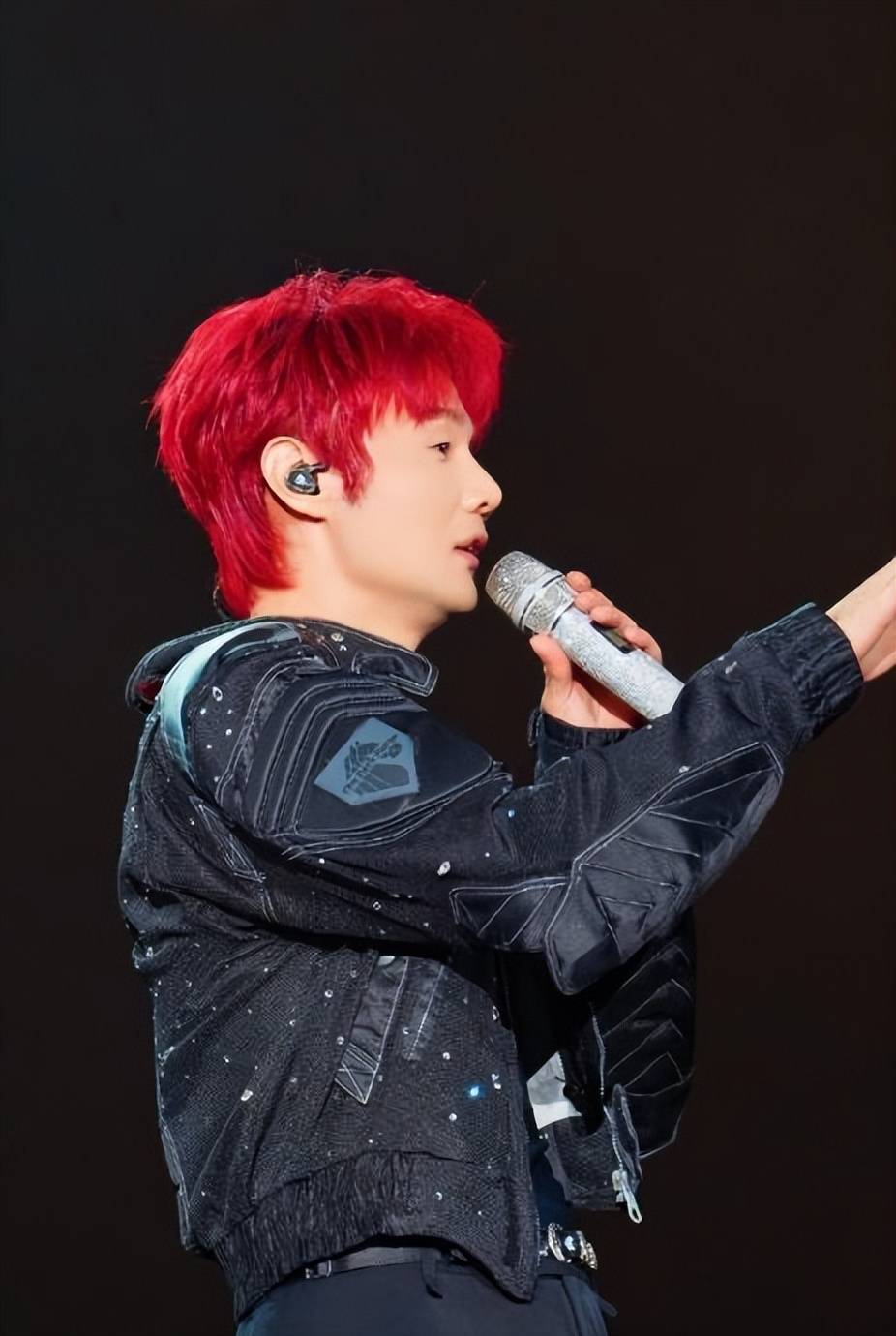 原创            李荣浩紧急公关撤回“兄弟”改“姐姐”，网友：自己挖坑自己填