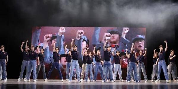 北京舞蹈学院用艺术传递精神力量 从“被感动”到成为“他们”