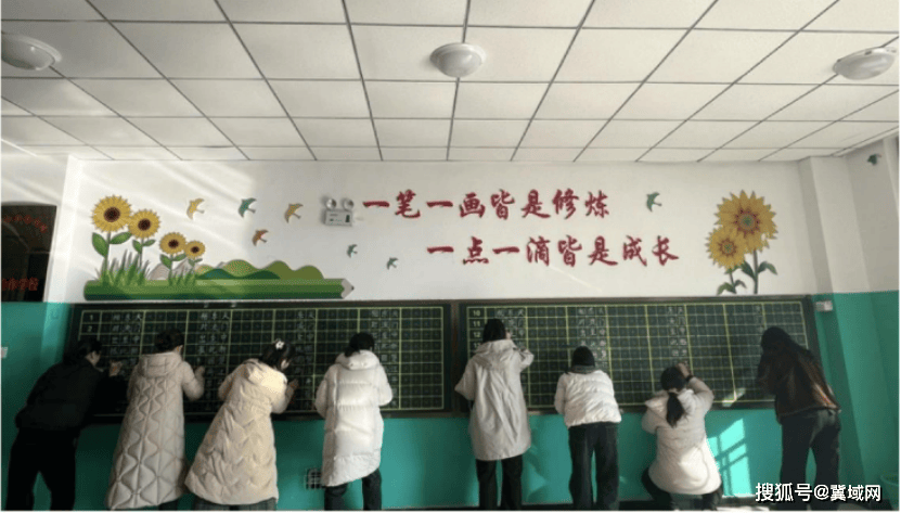 魏县第八小学举行首届教师粉笔字书法比赛