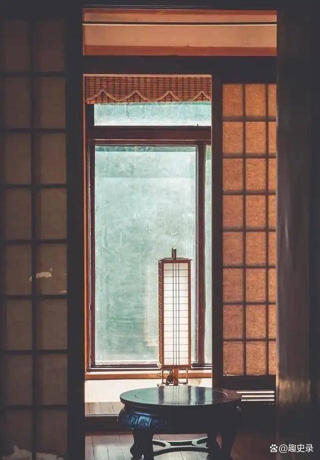 溥仪晚年重回故宫需买票，意外发现当年藏在椅子下的宝贝，结局令人感慨