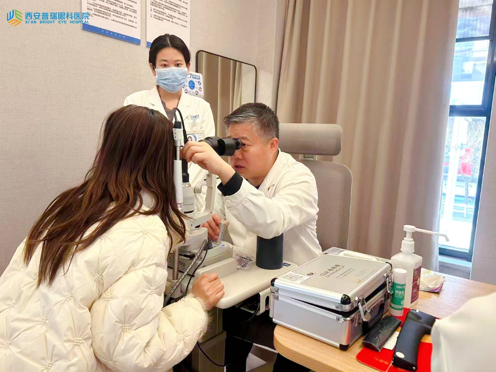 一名西安普瑞眼科角膜移植患者术后复查（跟诊朱海峰教授的感悟）