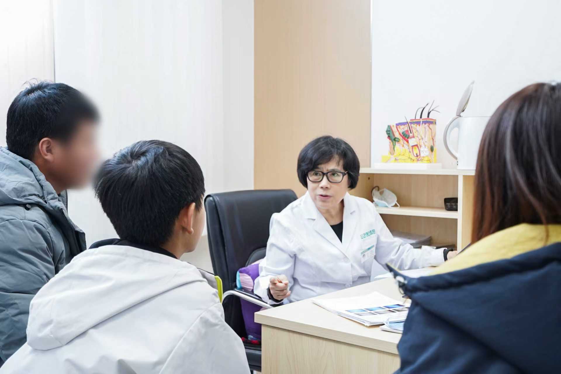 北京国丹医院李从悠介绍：如何准确判断白癜风？