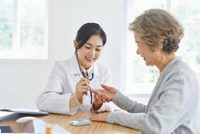 糖尿病人有救了！研究发现：合理补充3大营养，血糖就很难升高