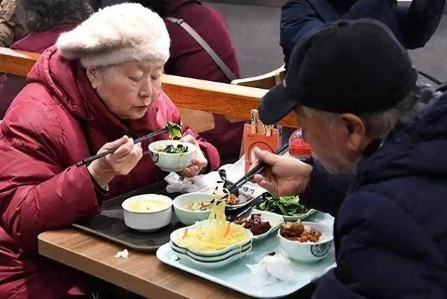 警告：立即停止食用4种早餐，不想被肿瘤盯上，再好吃也要管住嘴