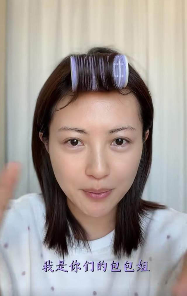 原创            包文婧生完二胎半年瘦36斤，儿子倒是被养得挺壮，小脚胖得像包子