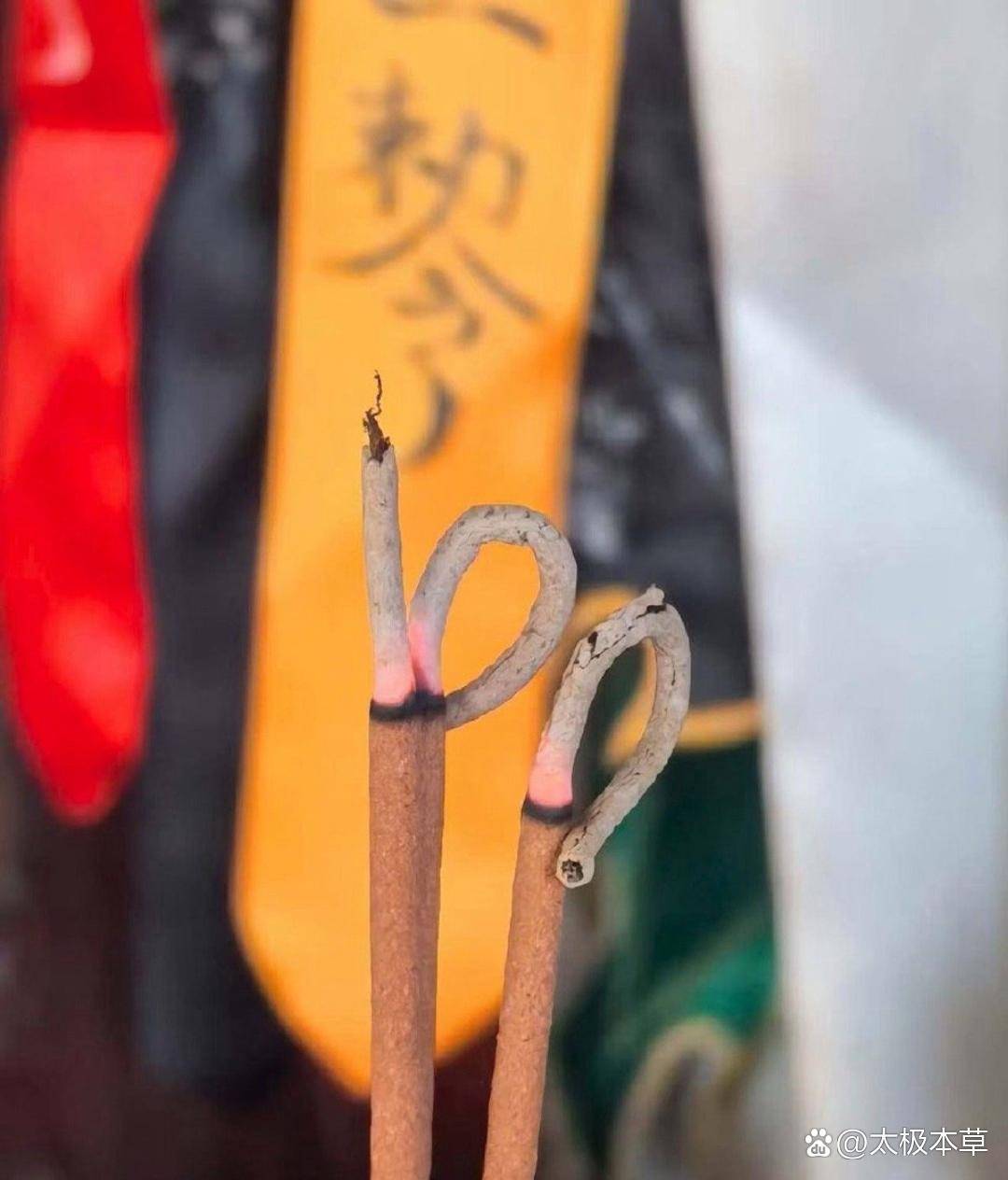 一些旺自己的玄学方法1.枕头下放块红布，安稳睡觉。2.钱包里放一片桂树叶，旺财。3.大门口挂两串五帝钱，避邪。4.窗户上摆一盆仙人掌，挡煞。5.在书桌里放根桃木条，助学。6.车里挂一个开口葫芦，平安。7.在鱼缸里放一枚古币，聚财。8.在阳台放一尊小石狮，镇宅。9.厨房挂...