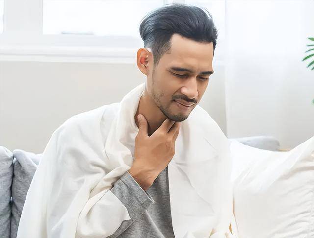 52岁男子慢性咽炎服阿莫西林，1年后咽喉癌，医生：主因有3点