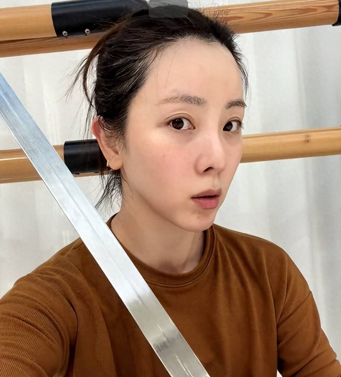 原创            善恶到头终有报！央视辞职捞金的李思思，俨然活成了一个笑话