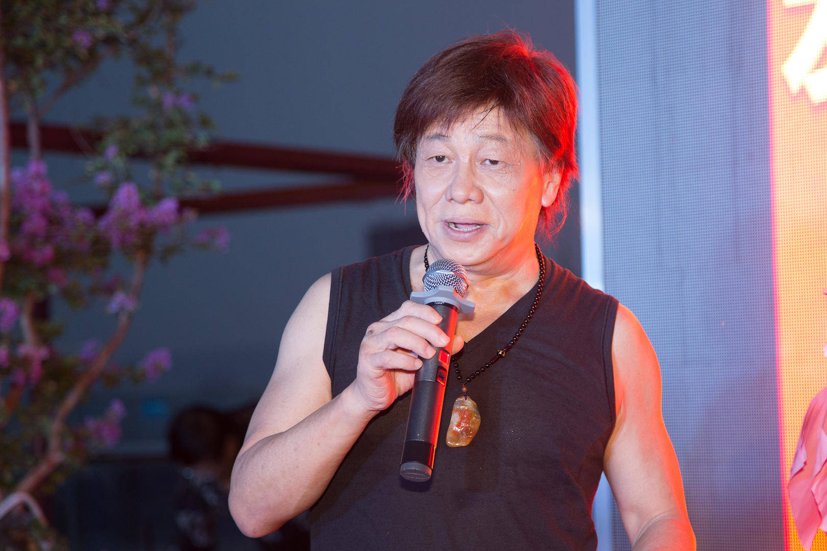 成龙发文谈梁小龙去世消息：不敢也不愿相信