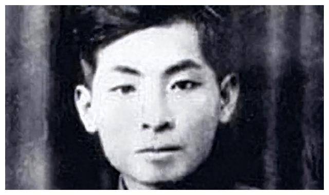 44年叶飞来到牙科就诊，见墙上字画后暗道不好，下令：抓捕老医生