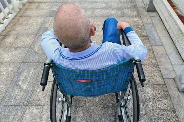 夜间中风人数逐渐增多！医生劝告：无论年龄多大，谨记睡前6不做