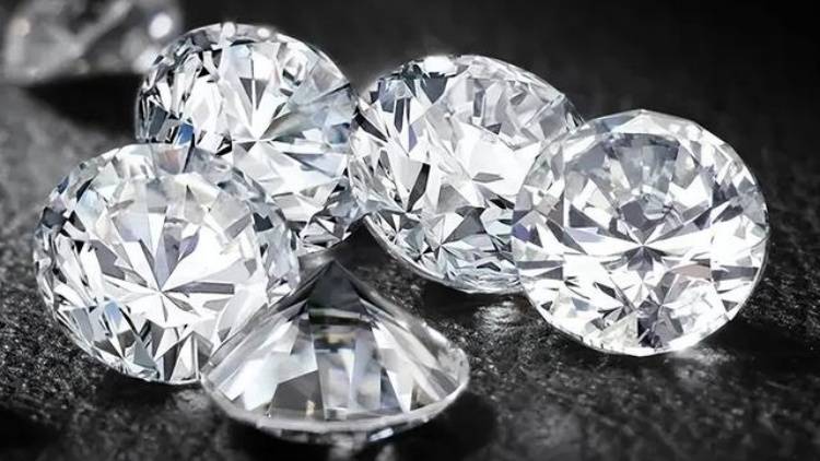 钻石价格大跌 十年前1.8万元买的钻戒如今只能卖180元