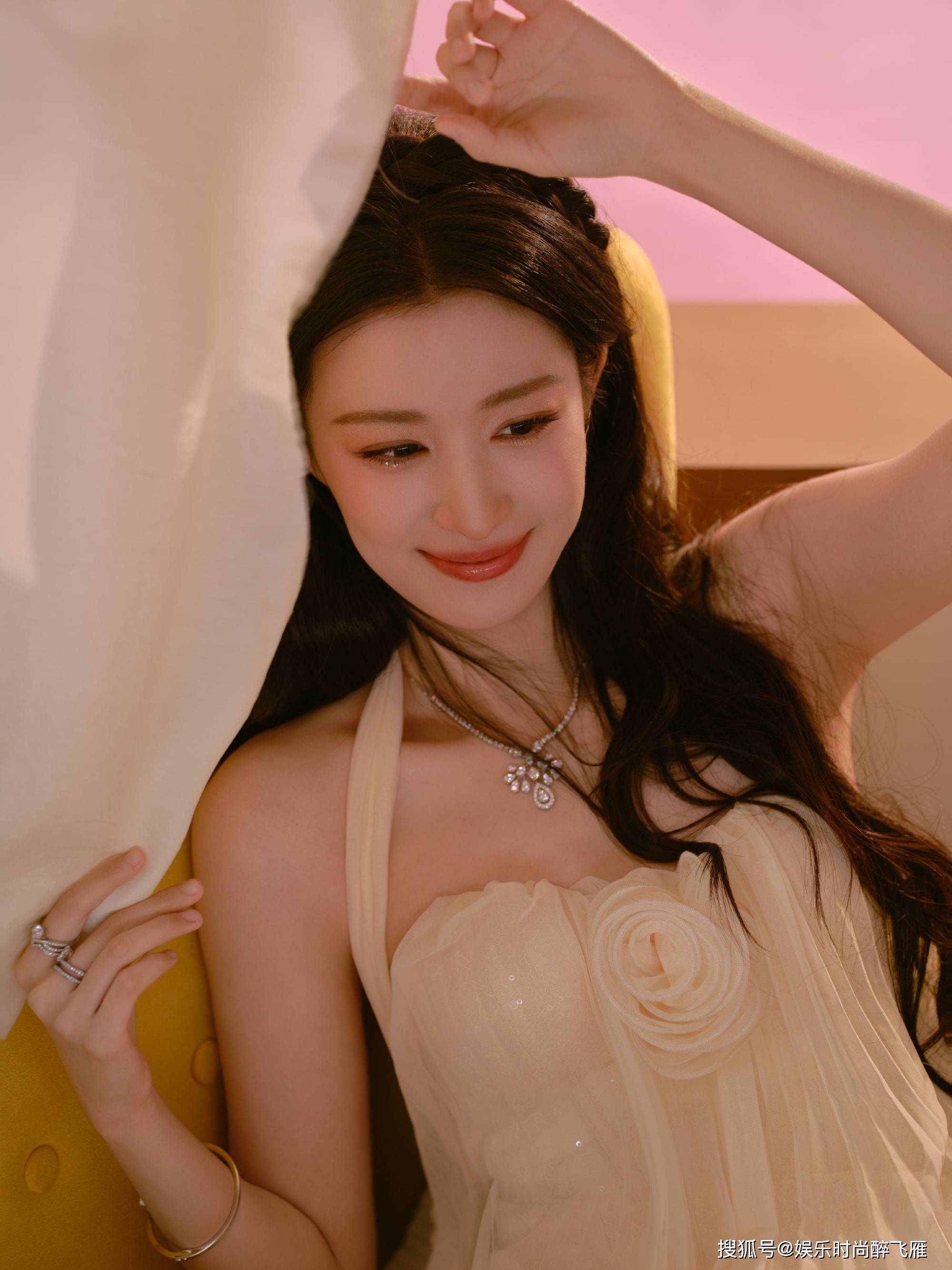 王楚然时尚写真：唯美甜美的女神！