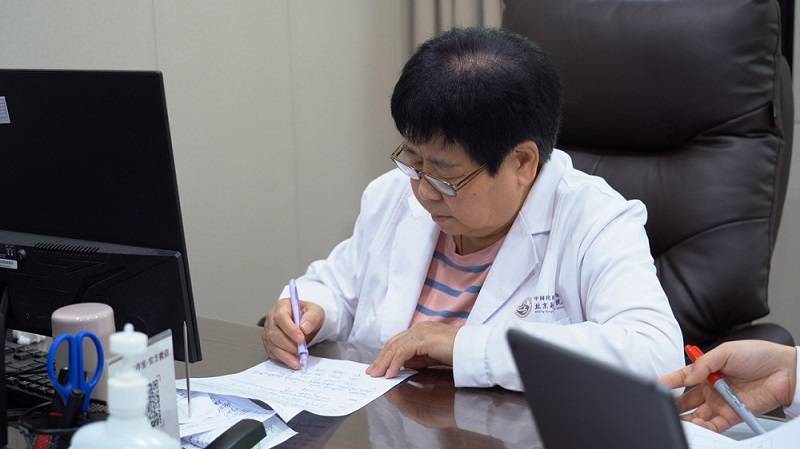 口腔干、眼睛干，王德敏医生解读：干燥综合征，不能只“润燥”