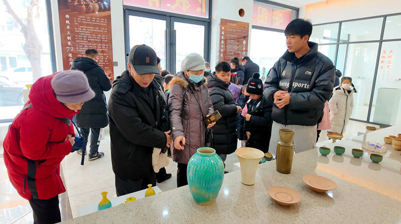 “安图韧炻”出圈 职教陶艺展焕发本土矿产新生机