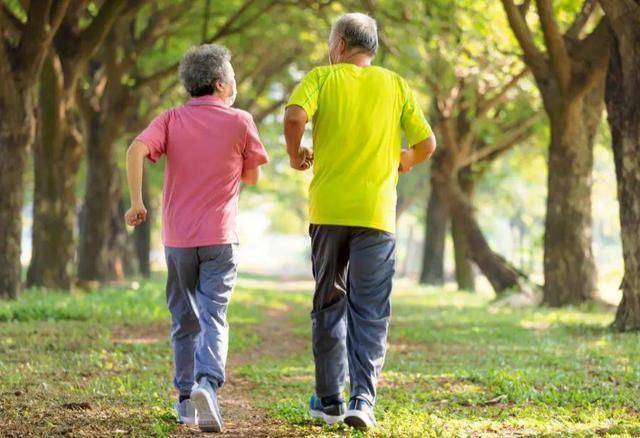 运动降压堪比降压药！研究发现：这种运动降压效果最好，别再选错