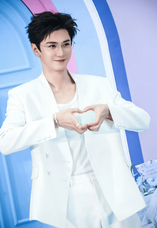 肖战、肉丝、喜剧男、杨紫、王一博、檀健次、刘宇宁、陈哲远、宋轶、河堤、易梦玲