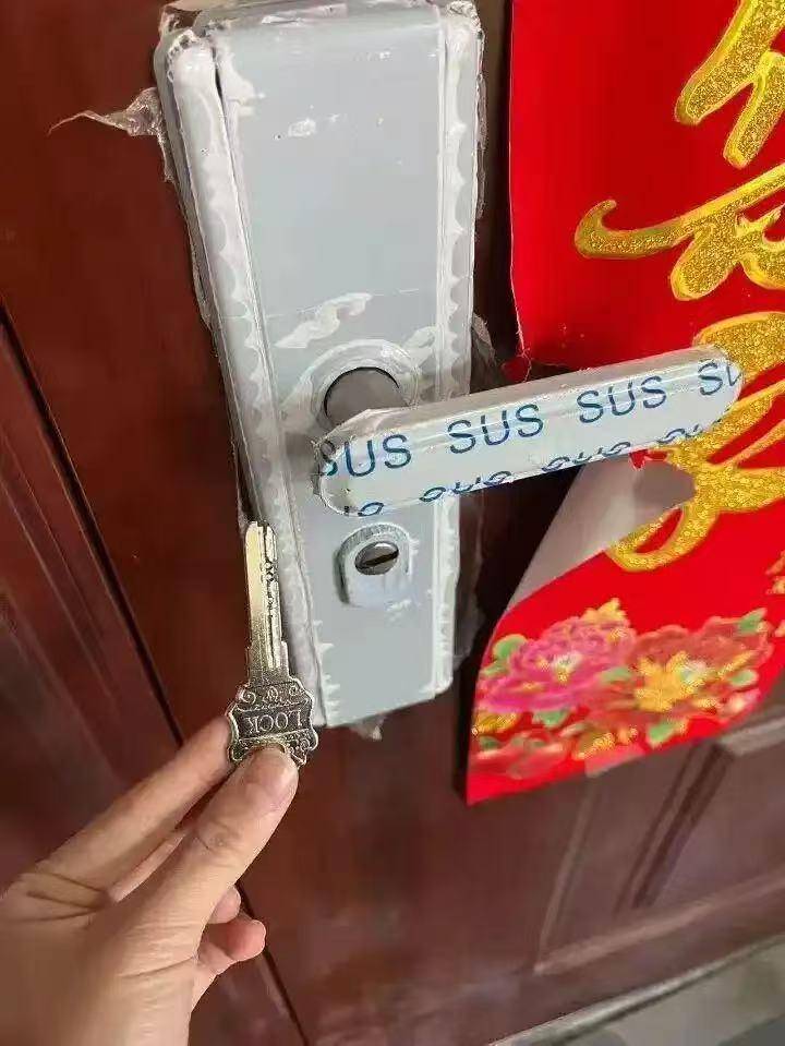 “女生遭4170元天价开锁”事件：开锁商户屡查屡犯，被罚款9550元并吊销营业执照