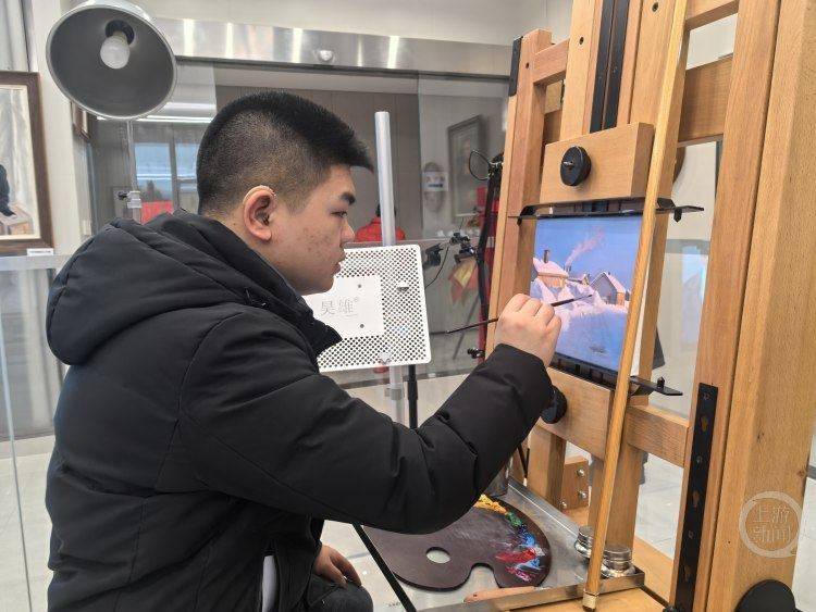 三十而立！听障画家刘中梁用画笔点亮“无声”世界