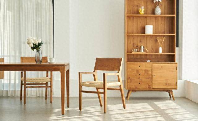 入冬后，很多人家的实木家具开始“作妖”，不是异响就是开裂了！