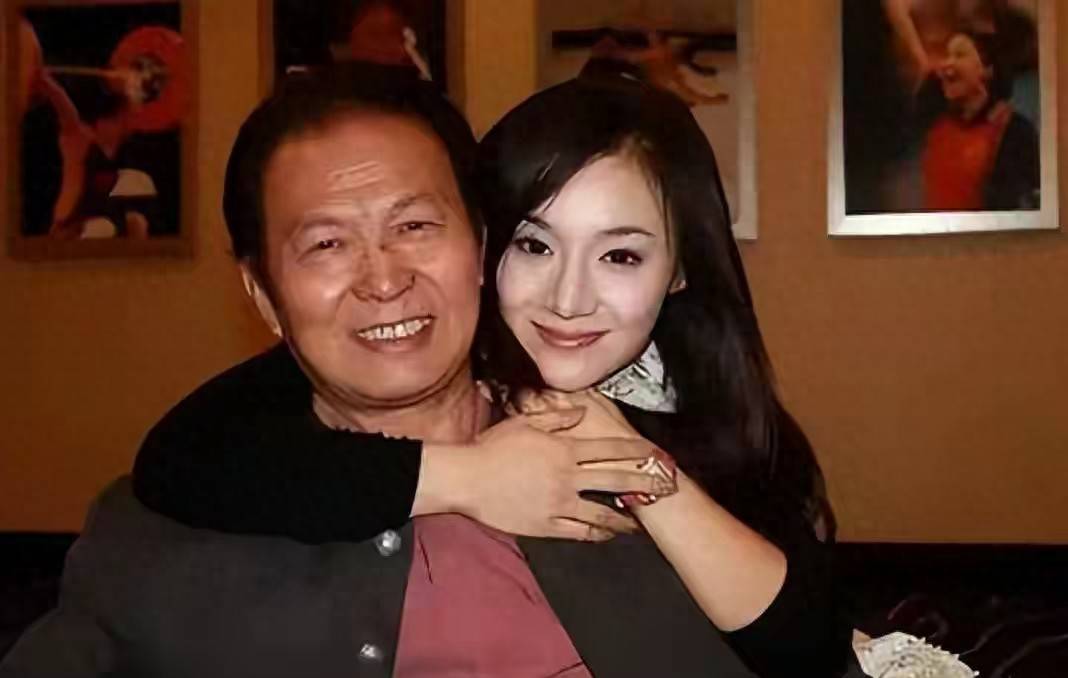 陪玩陪睡只是冰山一角，合同纠纷，陪客旅行，舔手指，个个都荒唐