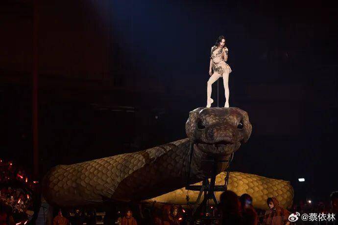 蔡依林演唱会被举报“搞邪教仪式”，此前蔡依林方已发声明称为恶意造谣