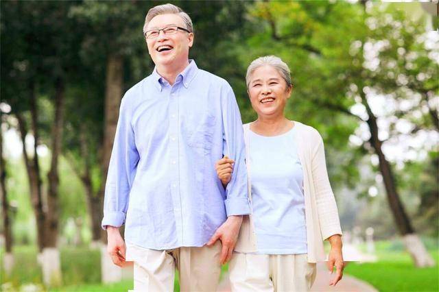 一天超三次！60岁大妈患上肝癌，丈夫痛哭道：早知如此就不碰了！