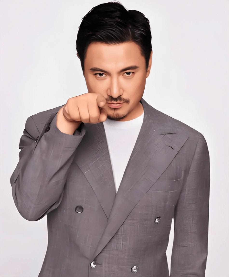 原创            从综艺笑匠到春晚台柱，沈腾专业素养获赞，张艺谋誉其行业珍珠