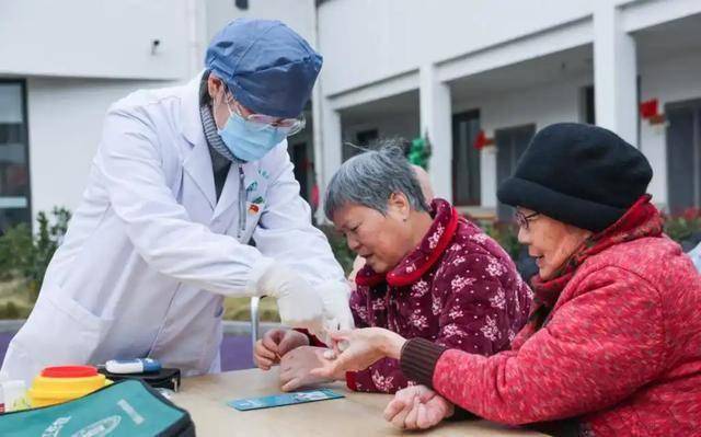 医生告诫：糖尿病人体检单上这3个指标，是并发症来临的“信号”