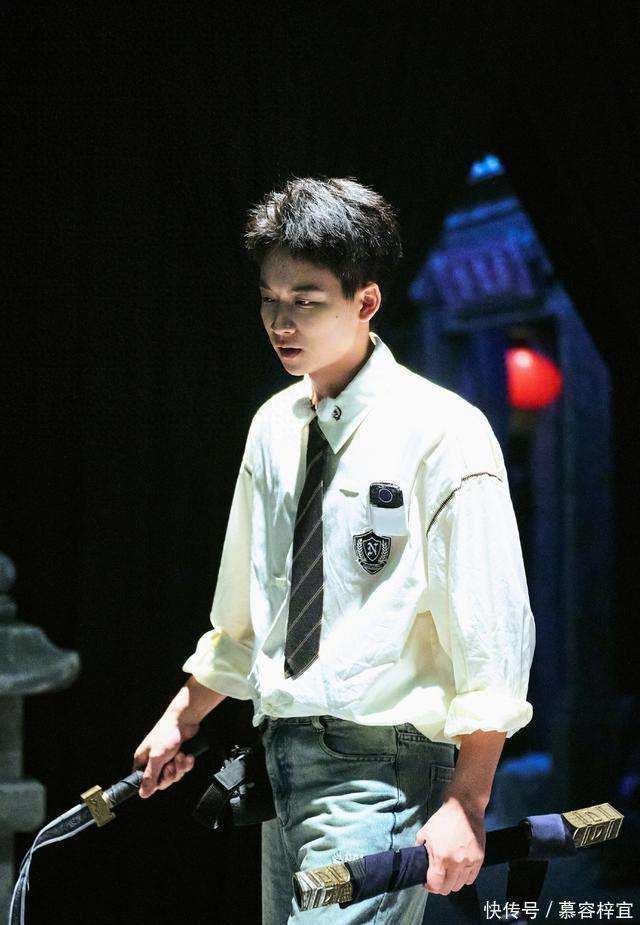 原创            内娱气质卷王诞生？吴泽林：光靠站着就赢麻了